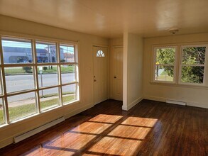4922 W Market St in Greensboro, NC - Building Photo - Building Photo