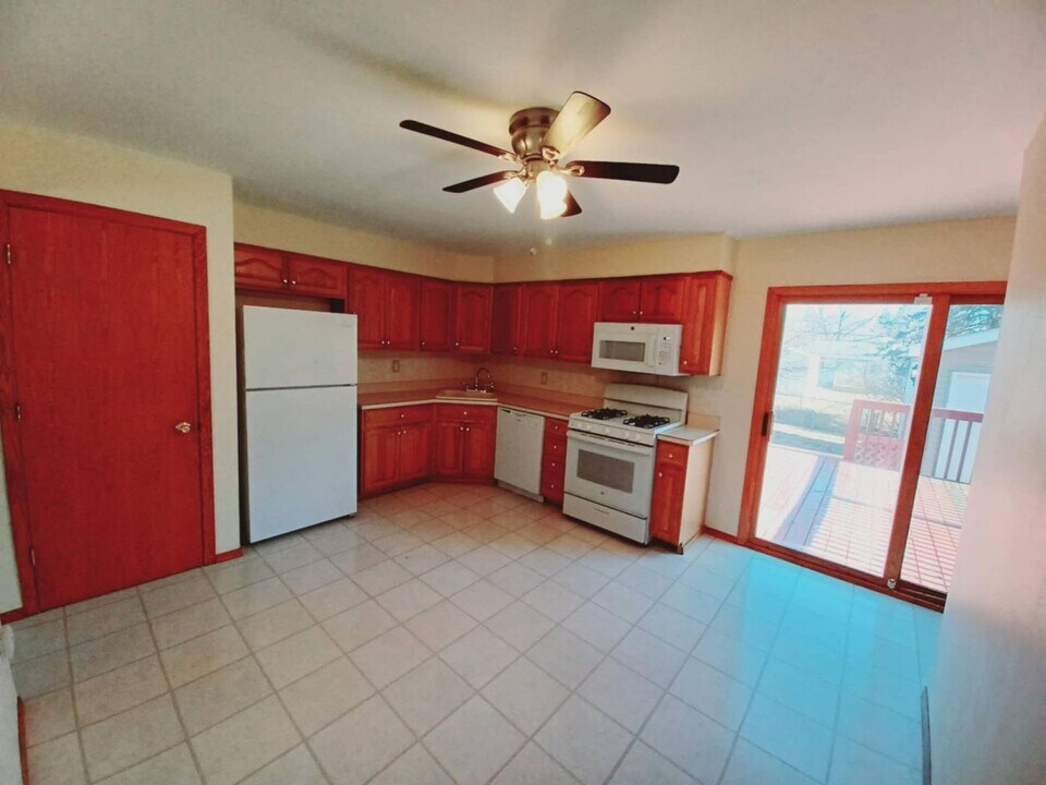 3327 Idlewood Terrace in Rockford, IL - Foto de edificio