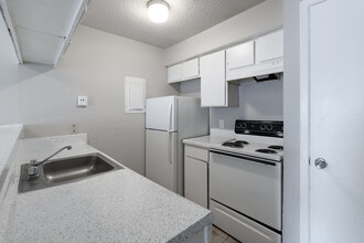 Chula Vista Apartments in Arlington, TX - Building Photo - Interior Photo