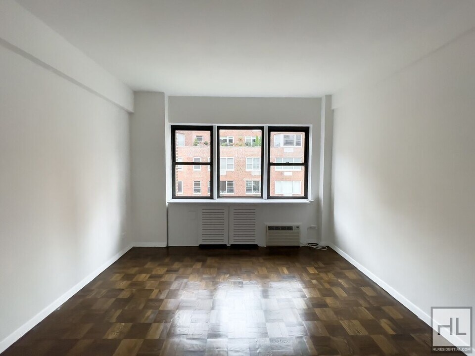 BEEKMAN PLACE in New York, NY - Building Photo