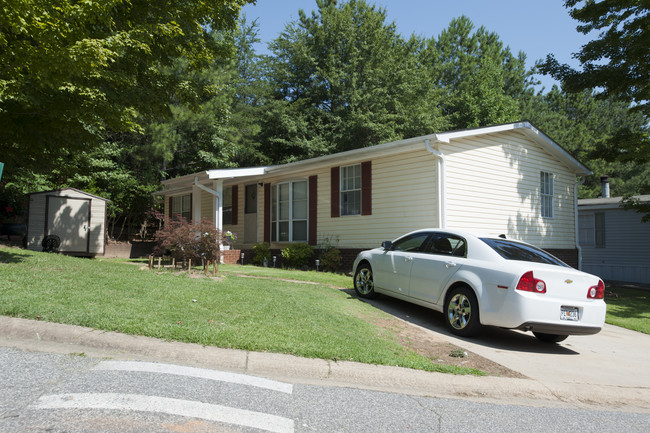 Peachtree Village Mobile Home Park in Sugar Hill, GA - Building Photo - Building Photo