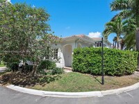 3981 194th Ln in Golden Beach, FL - Foto de edificio - Building Photo