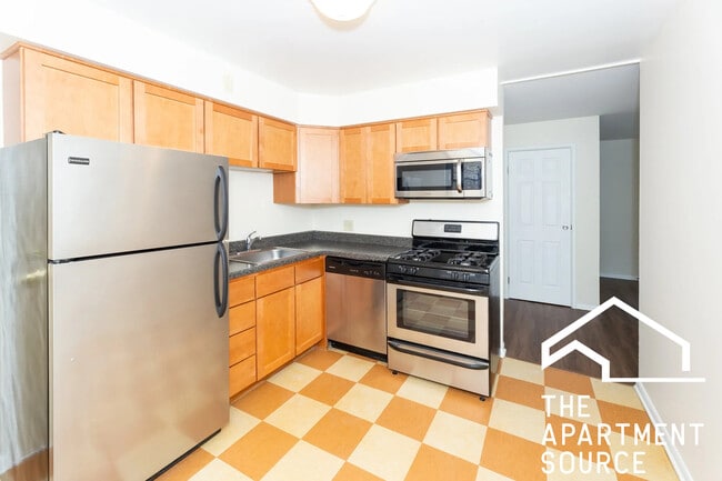 property at 1644 W Sherwin Ave