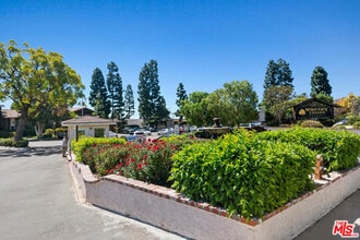 394 Miraleste Dr-Unit -496 in Los Angeles, CA - Building Photo - Building Photo