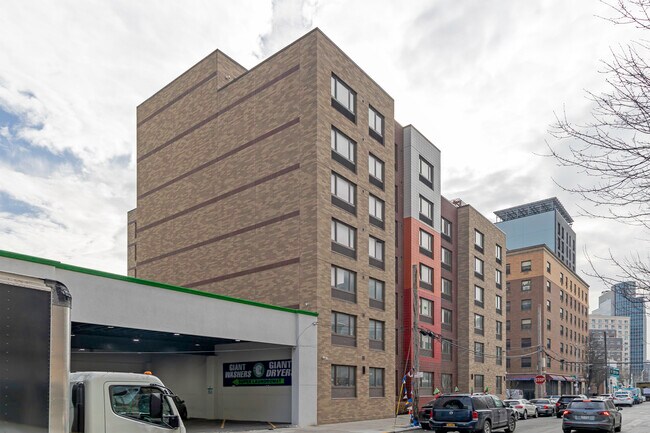 New Roads Plaza in Bronx, NY - Foto de edificio - Building Photo