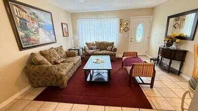 864 SE Festivo Ct in Port St. Lucie, FL - Foto de edificio - Building Photo