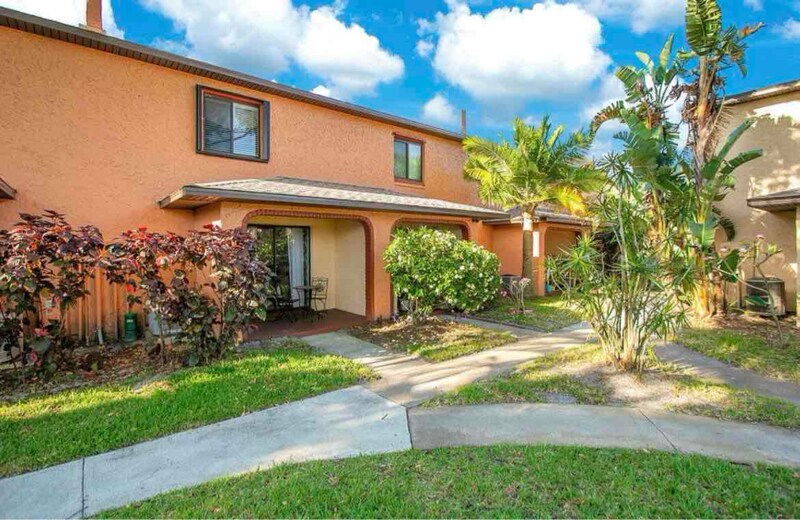 154 San Juan Cir in Melbourne, FL - Building Photo