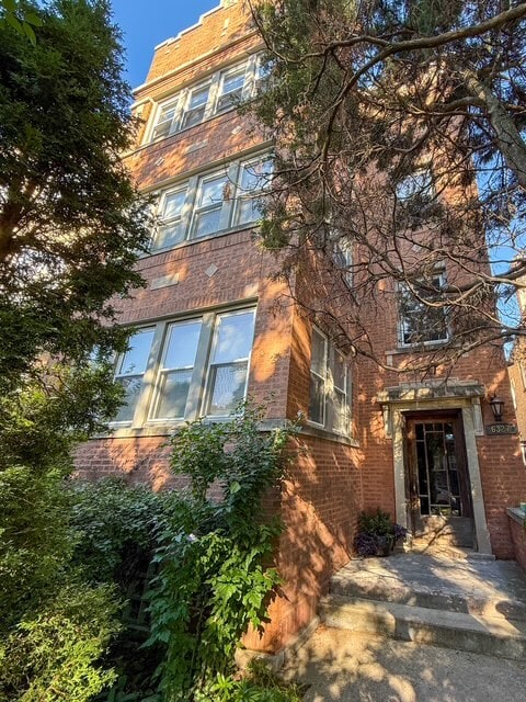6327 N Oakley Ave, Unit 1 in Chicago, IL - Building Photo - Building Photo