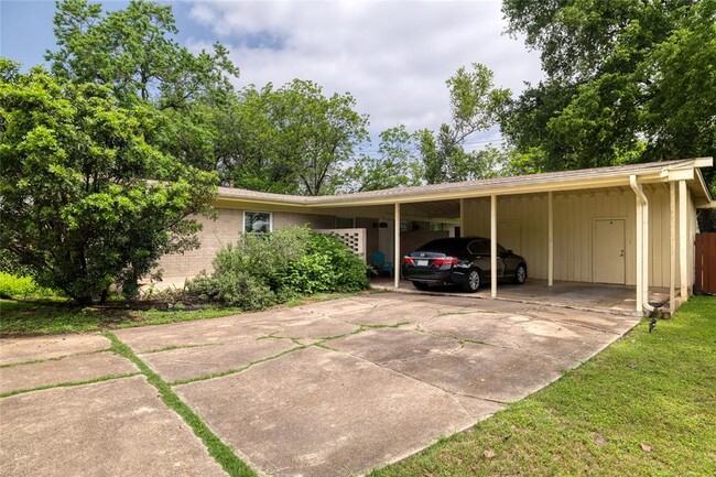 property at 2718 St Edwards Cir
