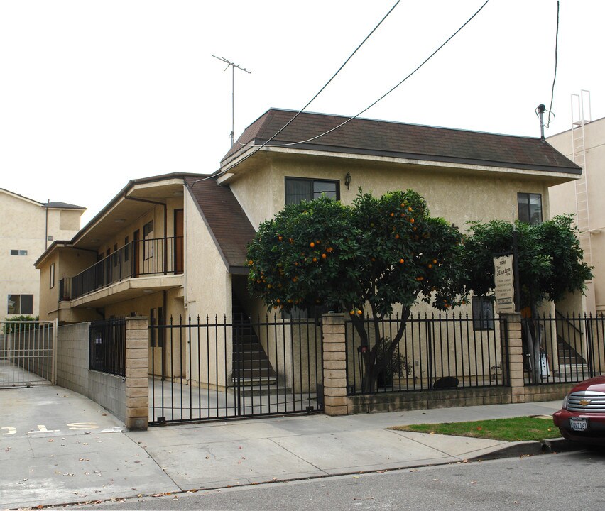 11260 Huston St in North Hollywood, CA - Building Photo