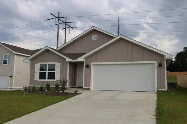 3063 Jane Ln in Crestview, FL - Foto de edificio - Building Photo