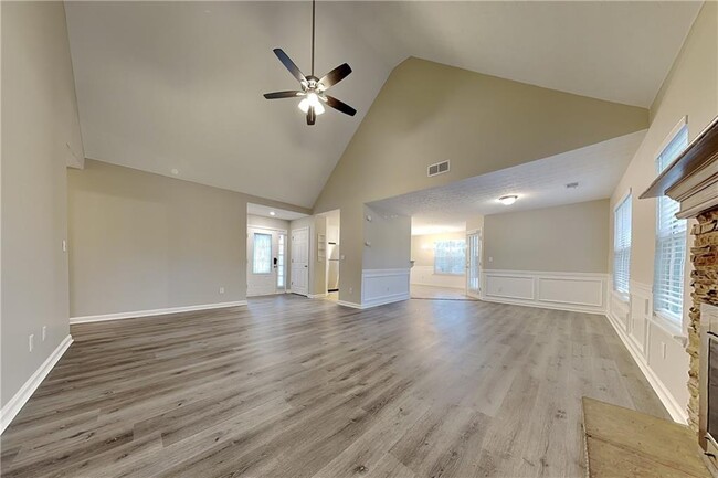 1280 Waterwood Dr in Loganville, GA - Building Photo - Building Photo