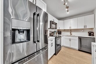 9225 SW 87th Ave in Miami, FL - Building Photo - Building Photo