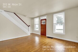 201 W High St in New Oxford, PA - Building Photo - Building Photo