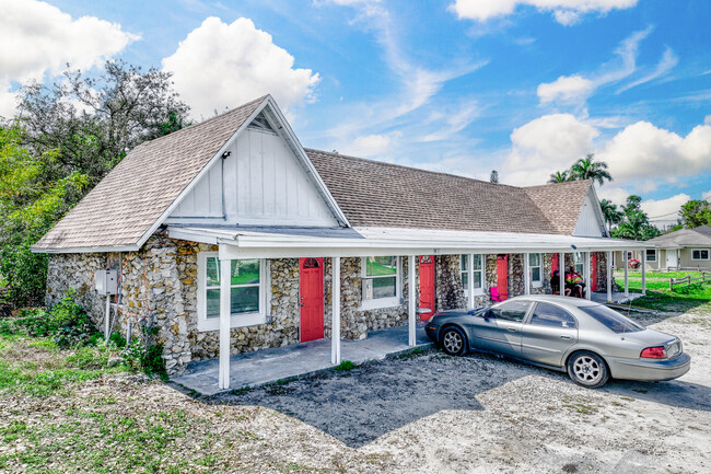 1189 N Tamiami Trl in North Fort Myers, FL - Building Photo - Building Photo