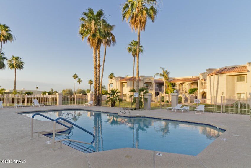 9151 W Greenway Rd-Unit -227 in Peoria, AZ - Building Photo