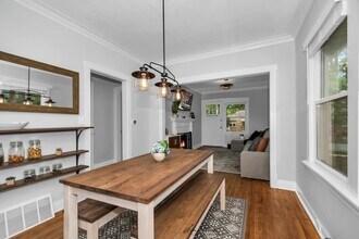 204 E Burlington St in Riverside, IL - Building Photo - Building Photo