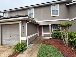 1590 Vineland Cir in Fleming Island, FL - Foto de edificio - Building Photo
