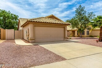 7415 W Crest Ln in Glendale, AZ - Building Photo - Building Photo