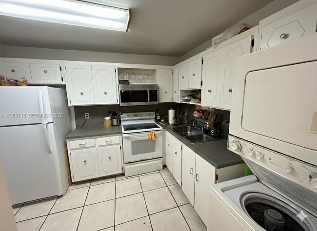 7830 Northwest 33rd Street in Hollywood, FL - Building Photo - Building Photo