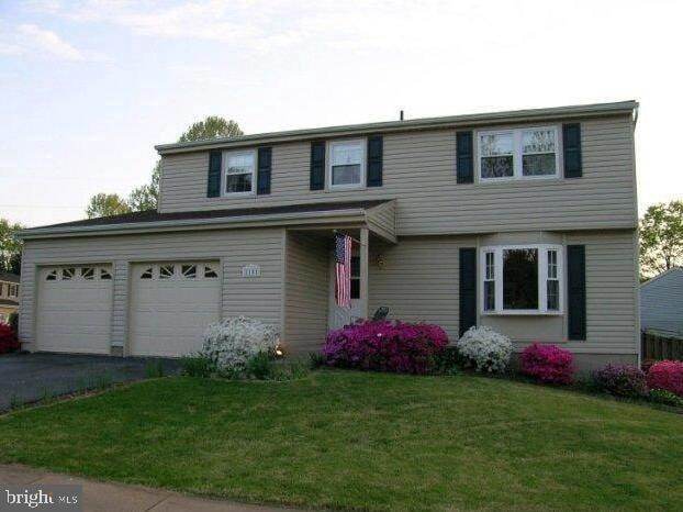 1101 Wintrol Ct in Herndon, VA - Foto de edificio