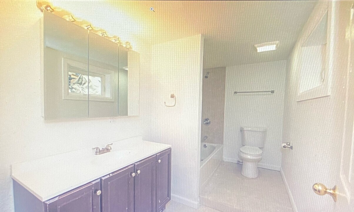 1404 E 11th Ave, Unit B in Anchorage, AK - Building Photo