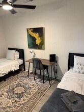 3475 Meadowlane Pl SW in Atlanta, GA - Foto de edificio - Building Photo