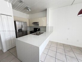 7080 NW 177th St in Hialeah, FL - Building Photo
