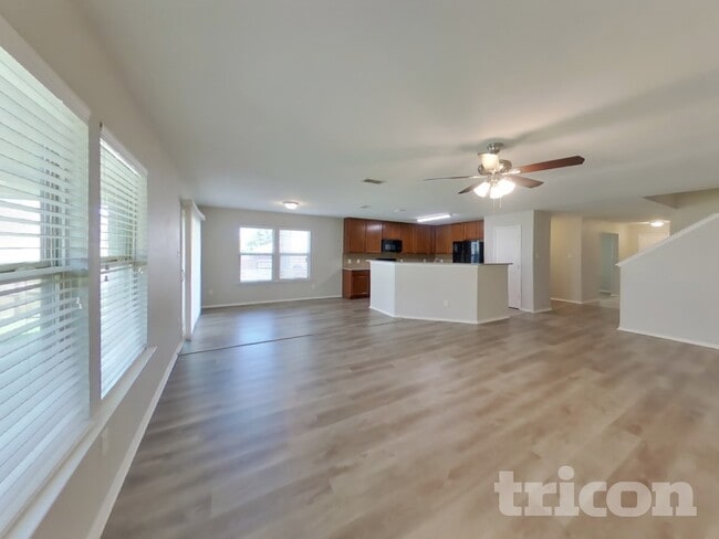 528 Shell St in Cedar Hill, TX - Foto de edificio - Building Photo