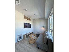 110 17th Street E in North Vancouver, BC - Building Photo - Building Photo