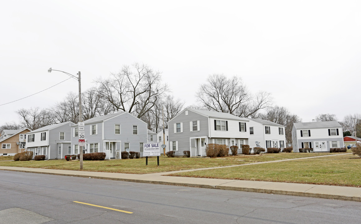 Glen Oak Manor in Peoria, IL - Building Photo