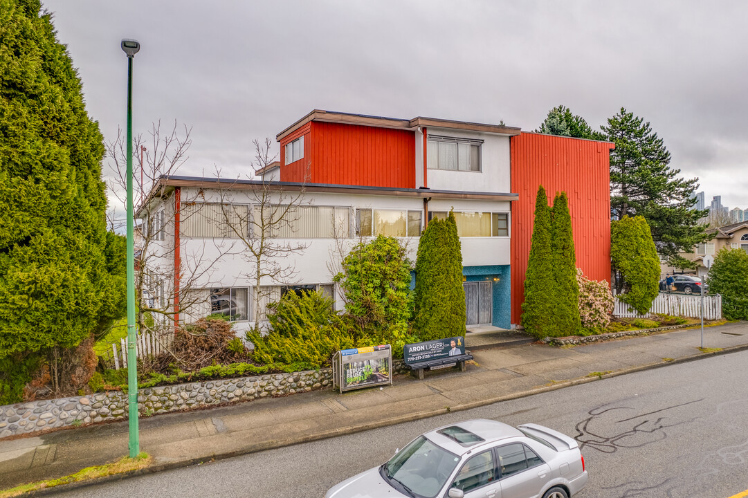 4178 Smith Av in Burnaby, BC - Building Photo