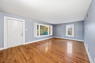 18335 Sherman St, Unit 2 in Lansing, IL - Building Photo - Building Photo