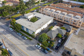 424 E Regent St in Inglewood, CA - Building Photo - Building Photo