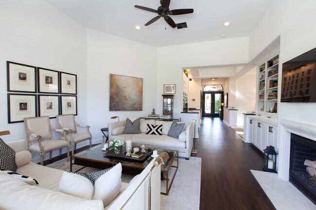 property at 48225 Vía Solana