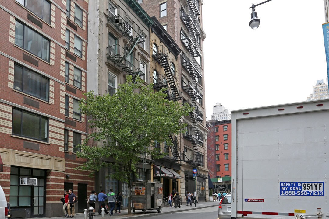 143 Chambers St in New York, NY - Building Photo