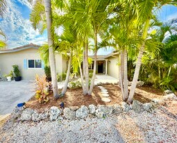 2200 NE 19th Ave, Unit Wilton Manors Suite in Wilton Manors, FL - Building Photo