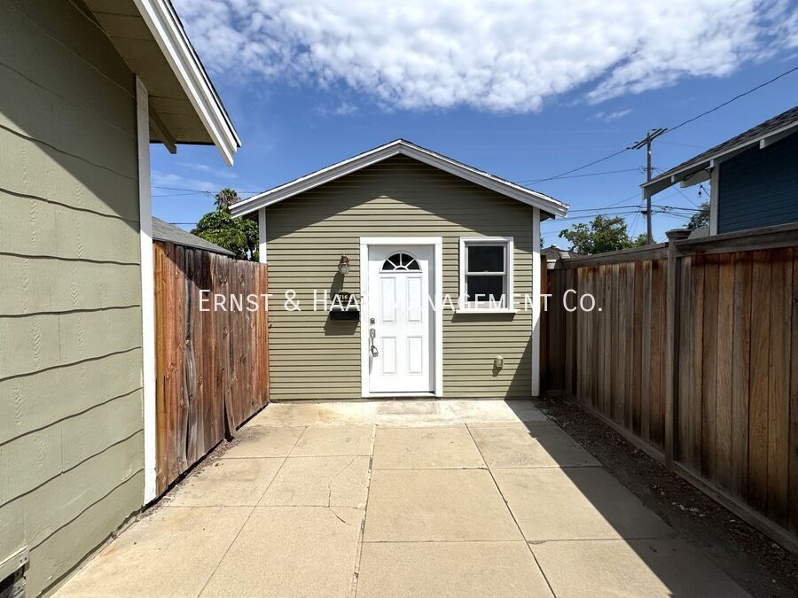 3716 Orange Ave in Long Beach, CA - Building Photo