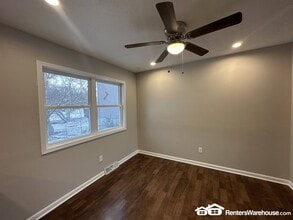 4926 Madison Ave in Des Moines, IA - Foto de edificio - Building Photo