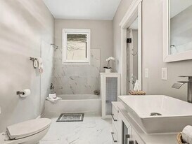 2416 Harriet Ave, Unit Renovated First Floor in Minneapolis, MN - Building Photo