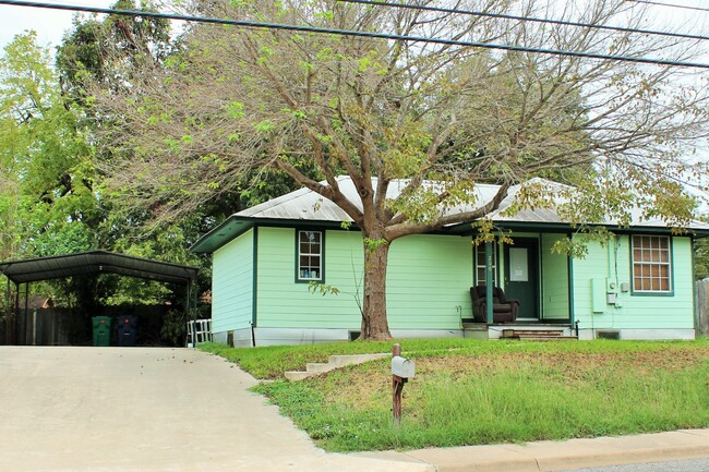 property at 1206 E Alamo St