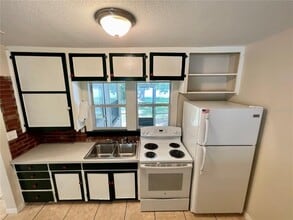 12504 Forest Hills Dr in Tampa, FL - Building Photo - Building Photo