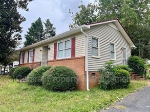 8 Cross St in Inman, SC - Building Photo - Building Photo
