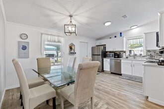 1614 Myrtle Beach Dr in Lady Lake, FL - Foto de edificio - Building Photo