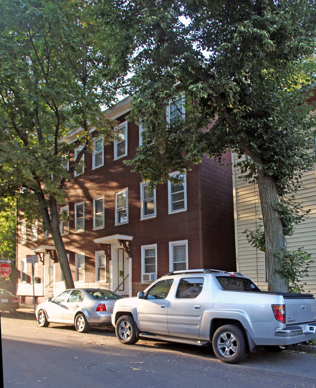 160 Otis St in Cambridge, MA - Foto de edificio - Building Photo