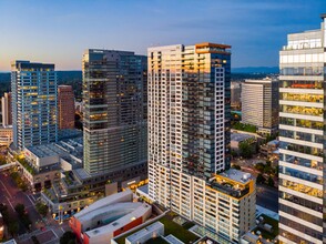 Two Lincoln Tower in Bellevue, WA - Building Photo - Building Photo