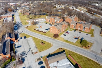 The Oaks at Platte City in Platte City, MO - Building Photo - Building Photo