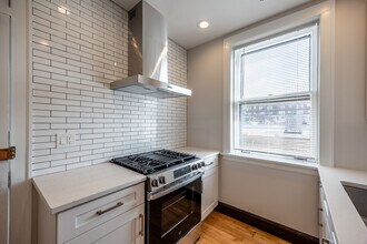 6409 N Talman Ave, Unit 301 in Chicago, IL - Building Photo - Building Photo