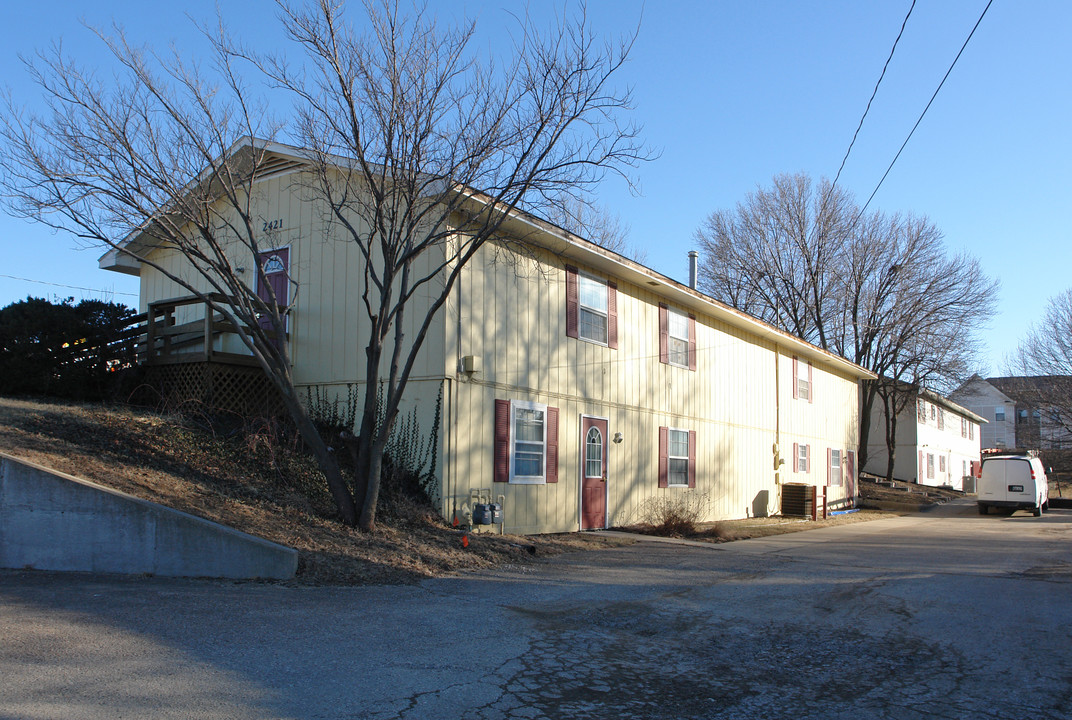 Cottonwood in Lawrence, KS - Building Photo