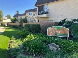 138 S Bryn Mawr St, Unit 30 in Ventura, CA - Building Photo